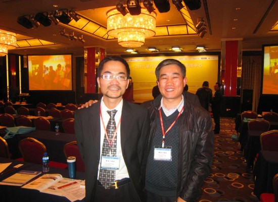 與中國(guó)呼叫中心與BPO產(chǎn)業(yè)聯(lián)盟（CNCBA）主席顏曉濱合影